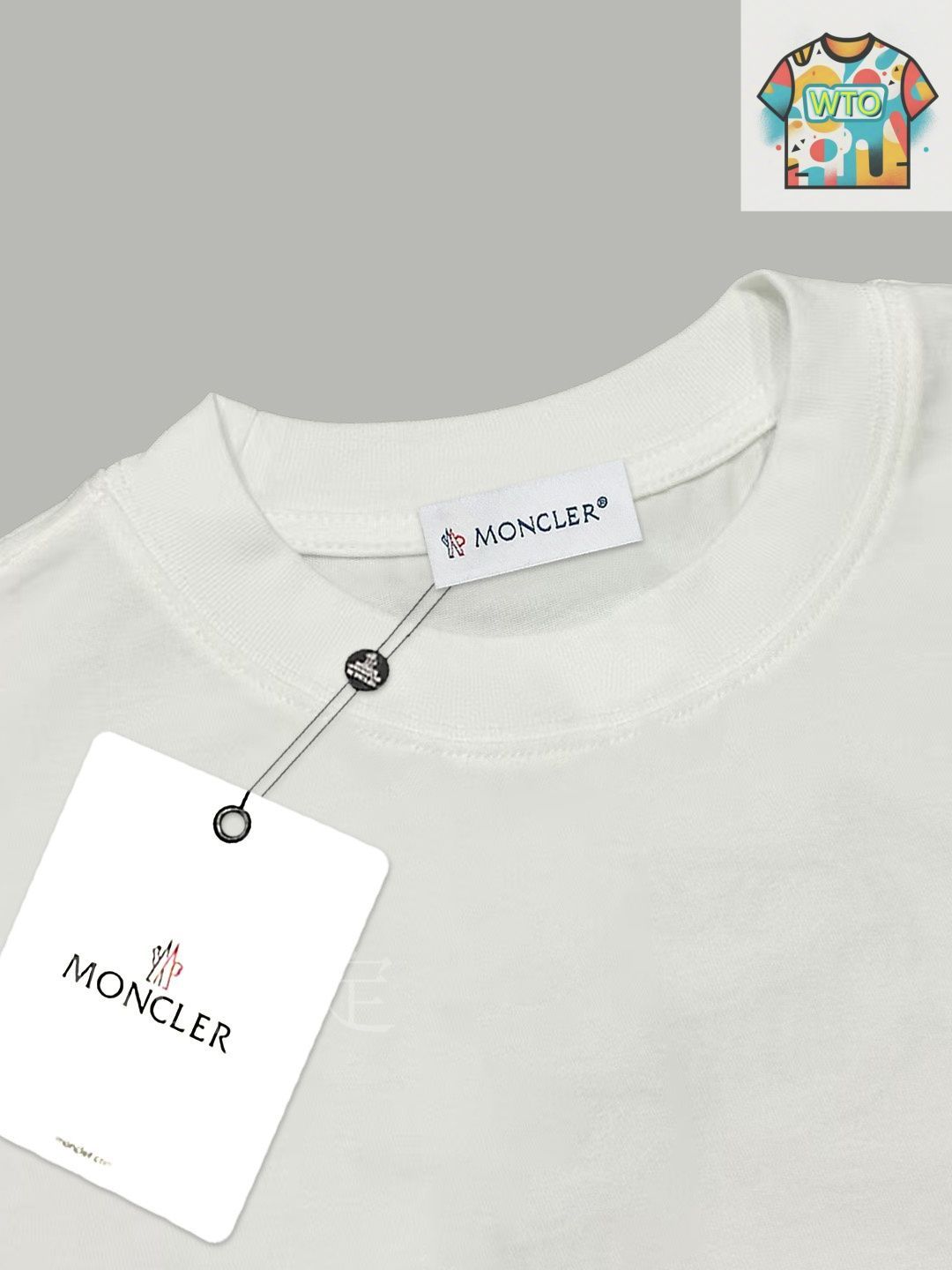【MONCLER】縦型レタリングロゴ付き ピュアコットンTシャツ/3色 即発 Moncler モンクレール 背面縦型のレタリングロゴ Tシャツ