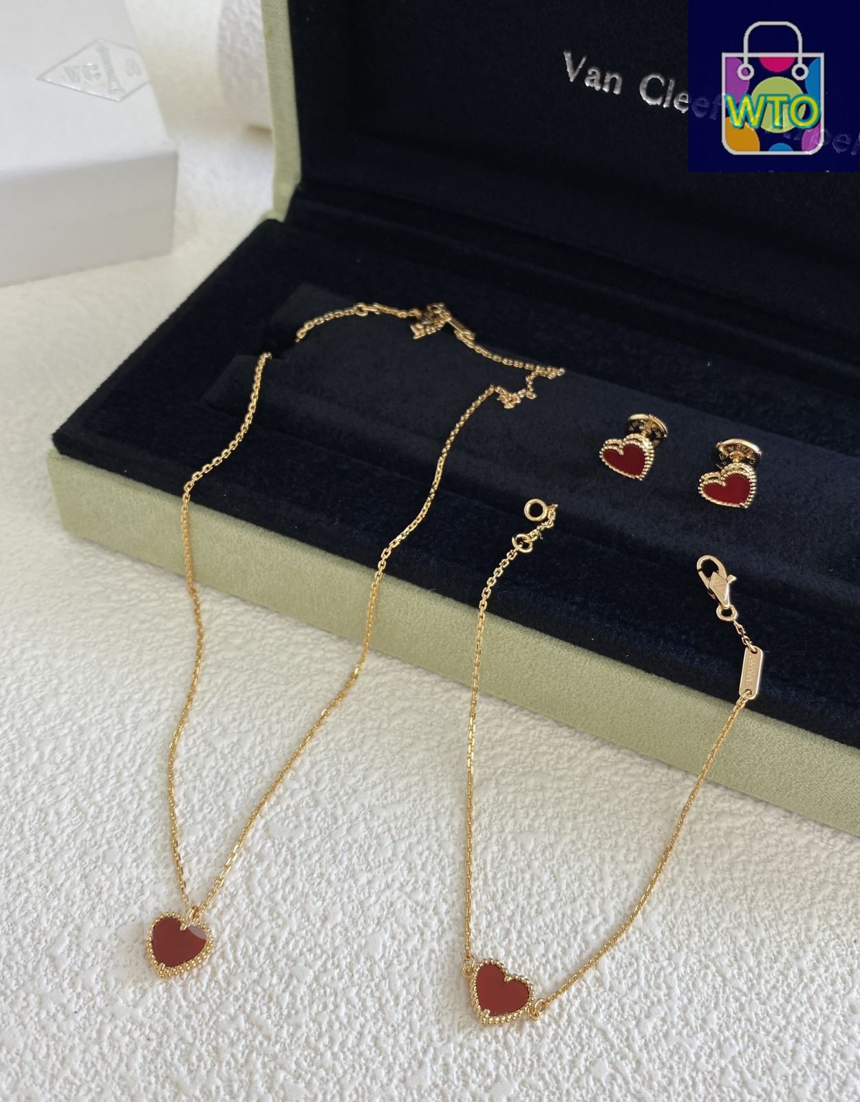 Van Cleef & Arpels ヴァンクリ　ネックレスポーチ Van Cleef & Arpelsのフリマアイテム一覧