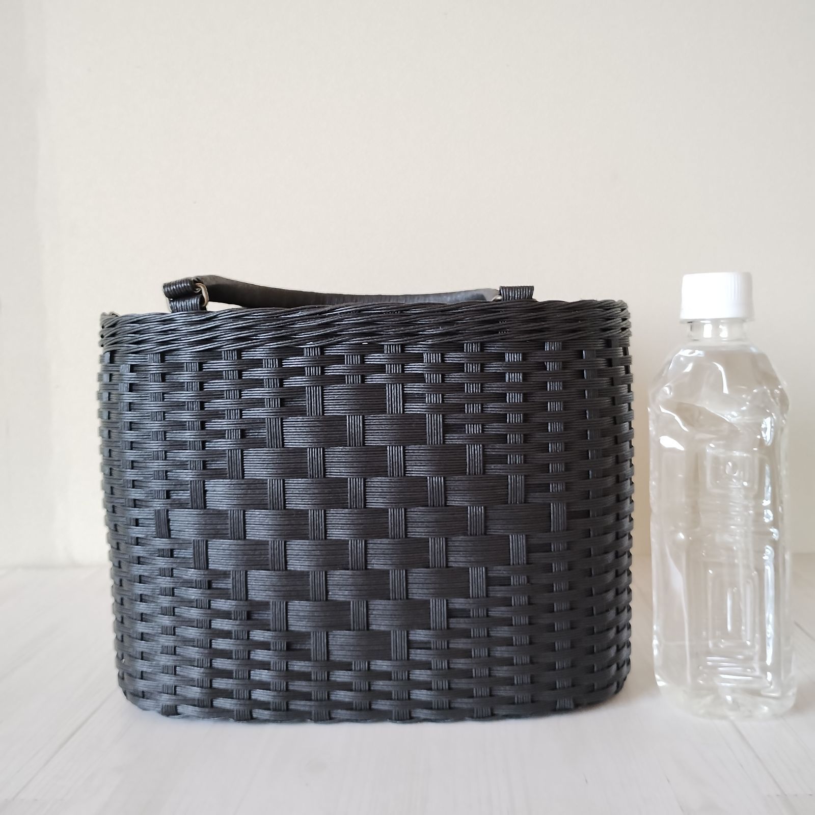 かごバッグ 黒 紙バンド - メルカリ 