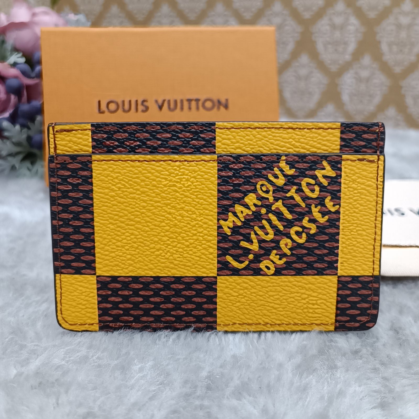 《 LOUISVUITTON 》　★未使用★　ルイヴィトン　ダミエ　ポルト　カルト・サーンプル　N40615　ジョーヌマット　 2024春夏メンズコレクション　カードケース　BOX付　ユニセックス　保存袋付　送料無料・匿名配送・最短即日発送いたします！　512