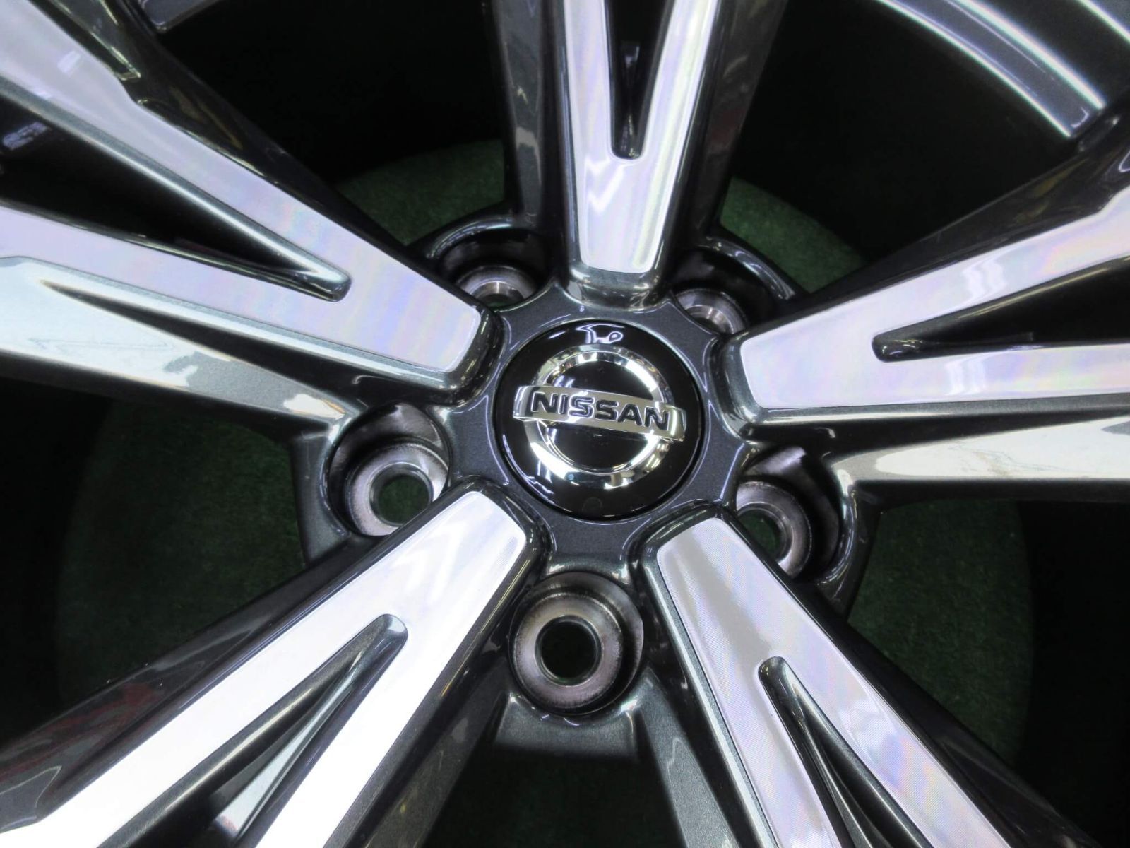 日産 T32エクストレイル純正ホイール 7J-18 5H114.3 +45 新車外しの