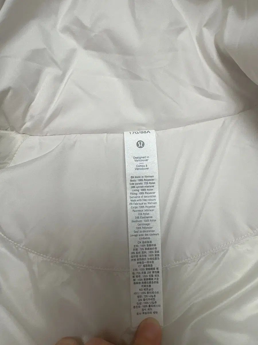 容易な ルルレモン ダウンジャケット 保管のみ 自宅で した程度