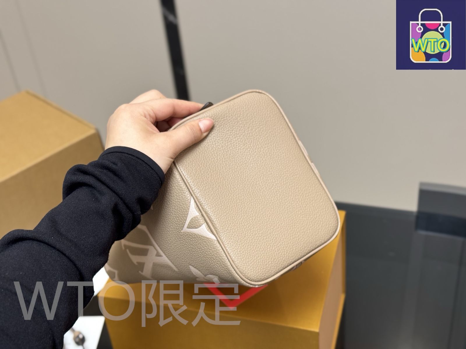 LOUIS VUITTON 1996 タイガ カザン セルヴィエット バッグ m_66def008b9db3a126d433cd8.jpeg