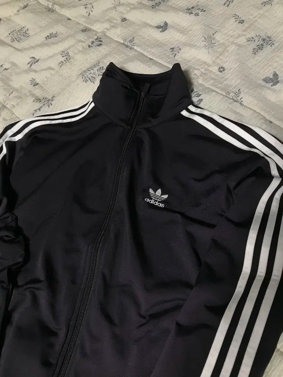 アディダス ファイヤーバード トラックジャージ オーロラ ブラック パープル