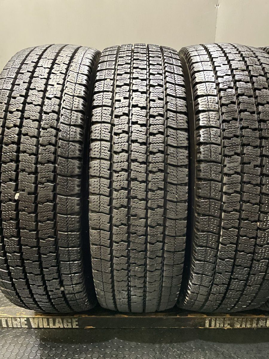 TOYO DELVEX M935 205/70R17.5 115/113N LT 17.5インチ ライトトラック