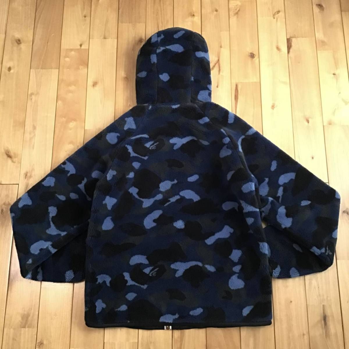 エイプ BAPE ボア付きジップパーカー　ネイビー A BATHING APE（アベイシングエイプ）の「BAPE LOGO MONOGRAM