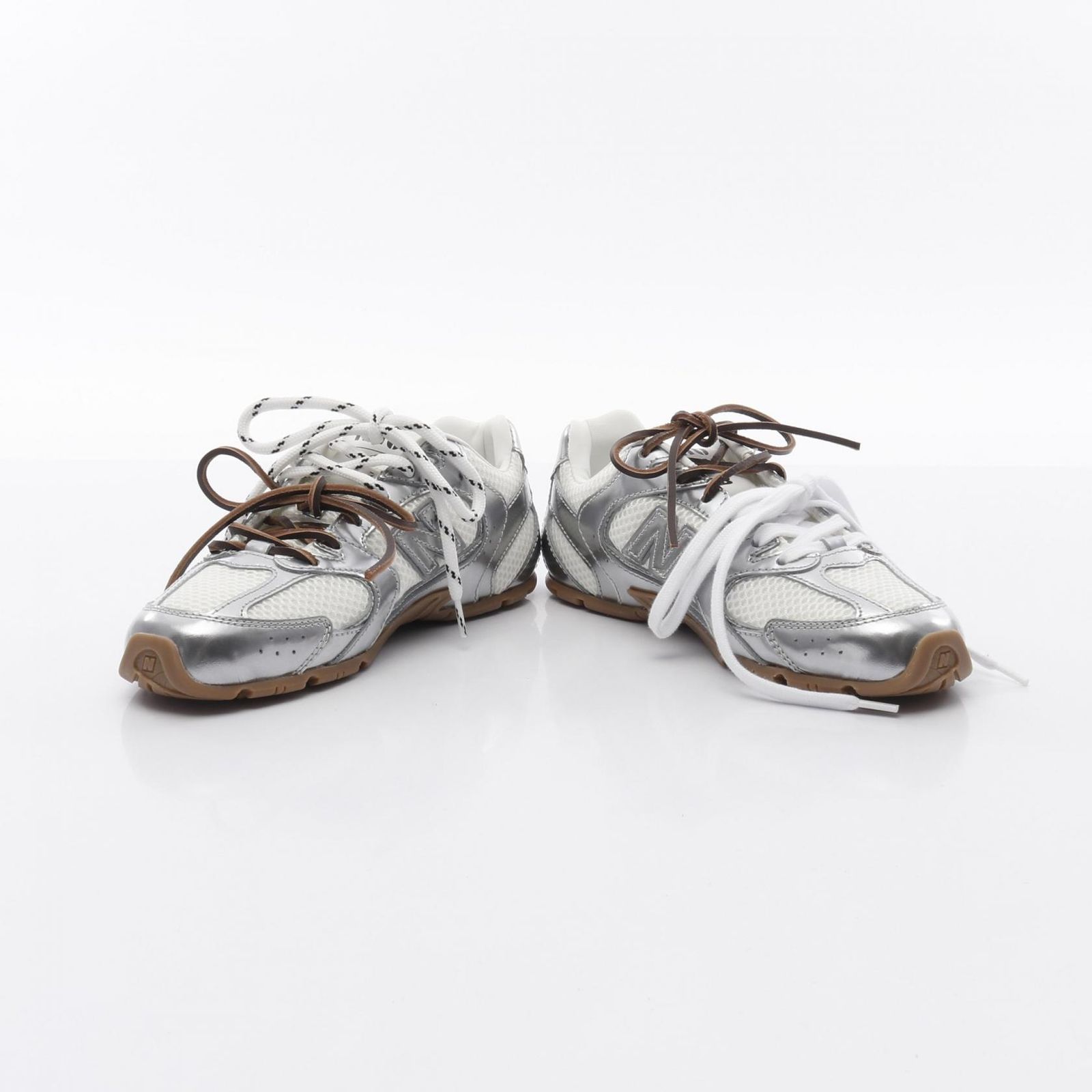 Miu Miu New Balance スニーカー シルバー MIU MIU x New Balance 『530 SL』メタリックシルバーの新作が