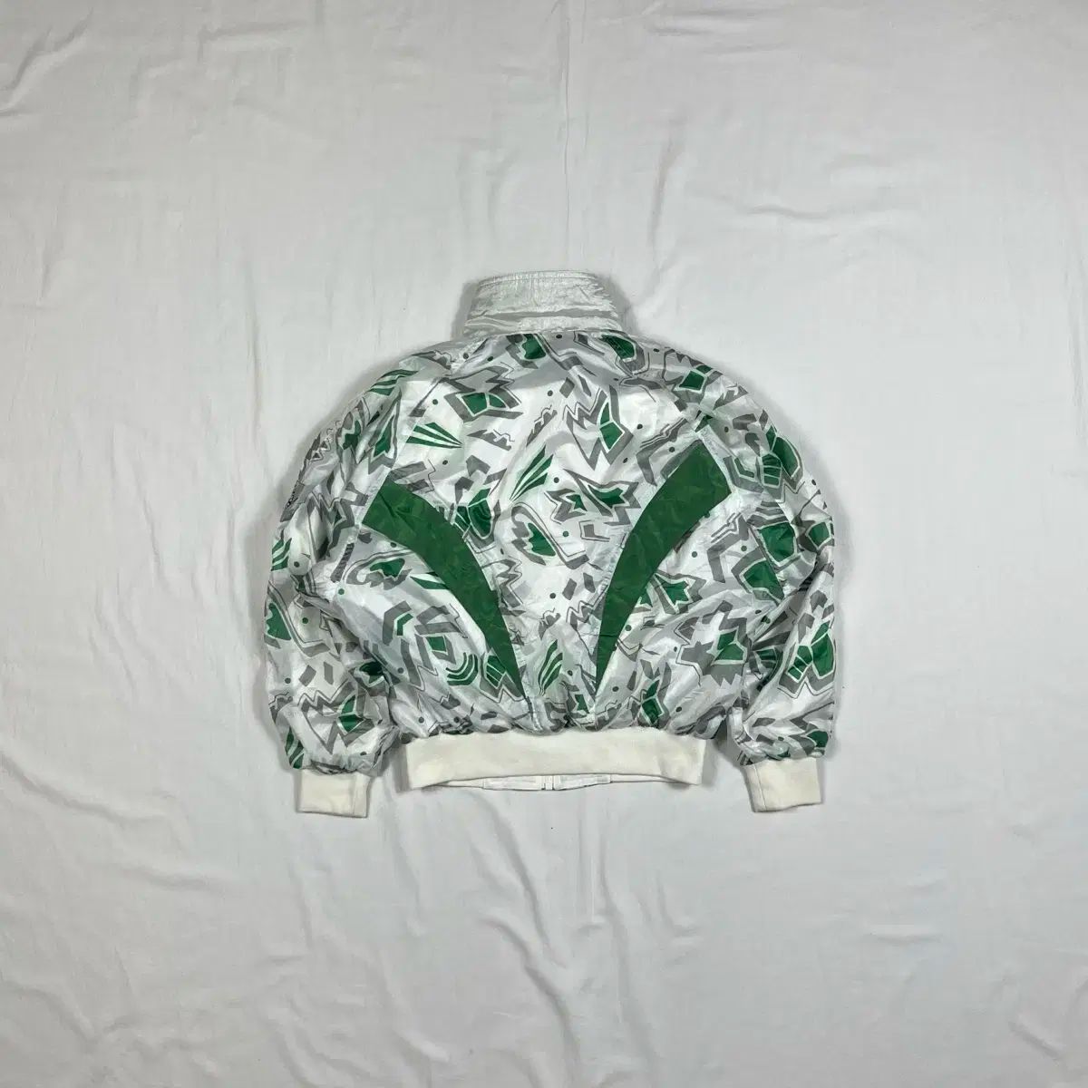 ウィンドブレーカー ジャケット