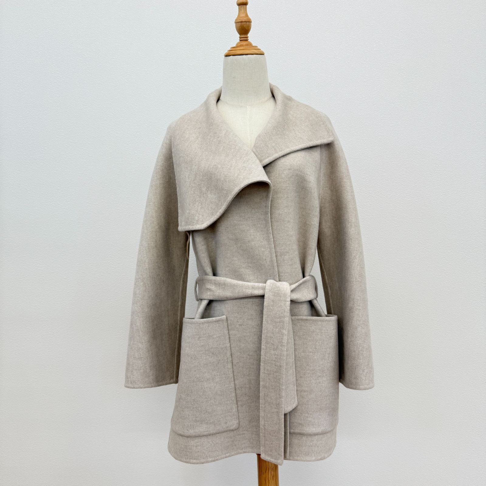 V12 チェック柄フード付きジャケット ベージュ チェック柄 フード付きジャケット V12 チェック柄フード付き