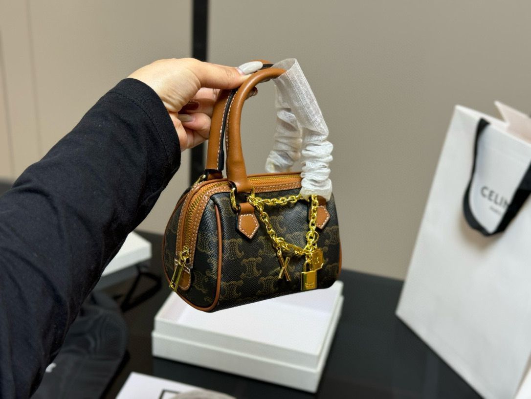 Celine] ピローバッグ - 専用ボックス付き | セリーヌ
