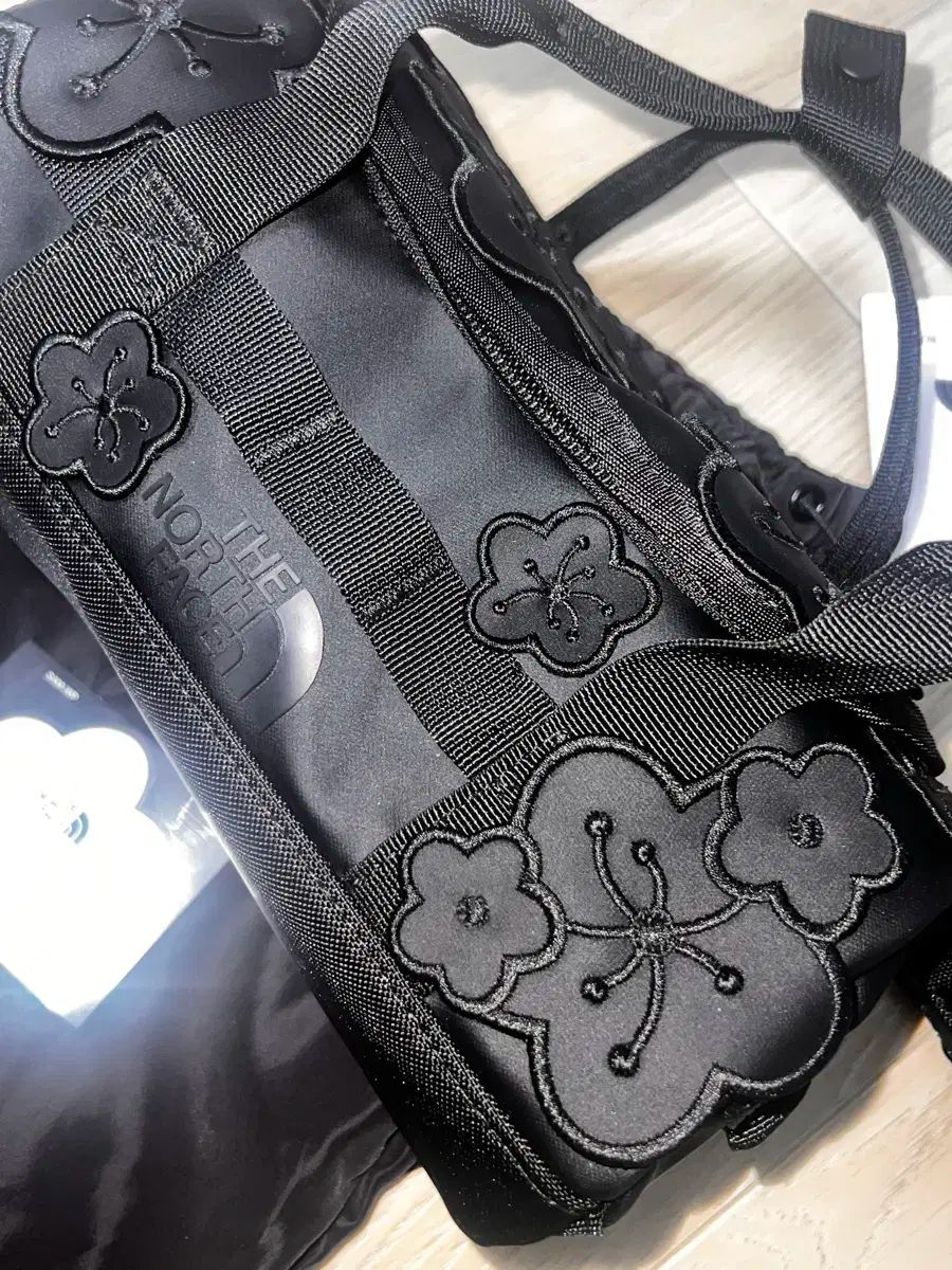 セシリーバンセン ベースキャンプクラッチ（ユニセックス） セシリー