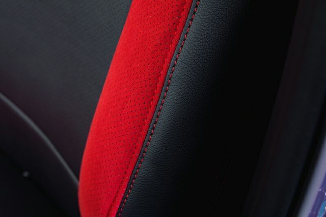 G-Bring ZC33S スイフトスポーツ H29 9－ 用スポーツシートカバー ブラック＆レッド スウェード調 FFCRYSTALESIA_COM