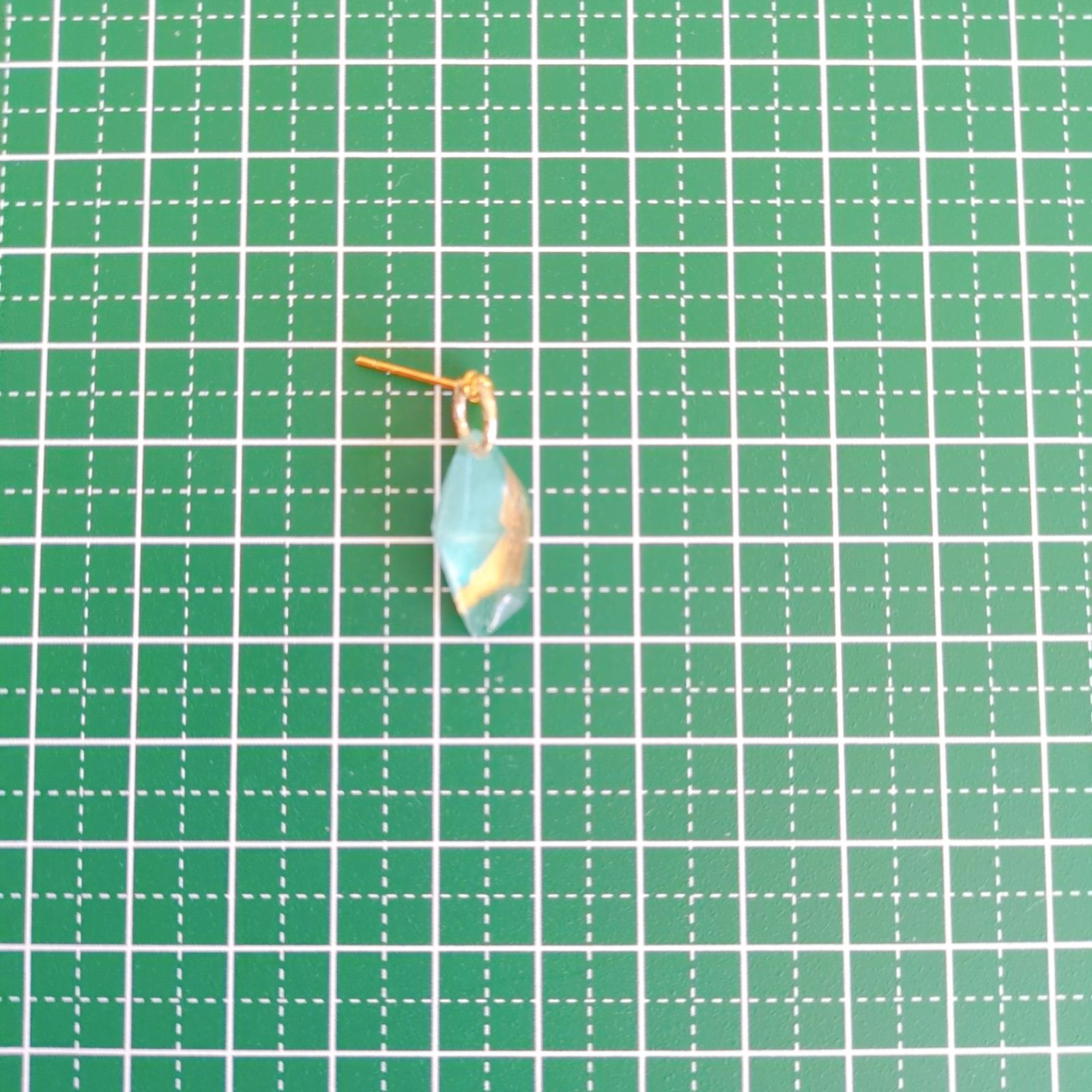 No.143 レジン 宝石型 アルコールインクアート グリーン ピアス 