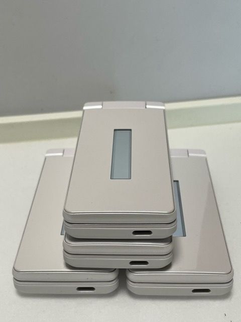 【新品未使用】SoftBank AQUOSケータイ4 A205SH ホワイト ムスビー｜【SIMフリー】AQUOS ケータイ4 A205SH ホワイト