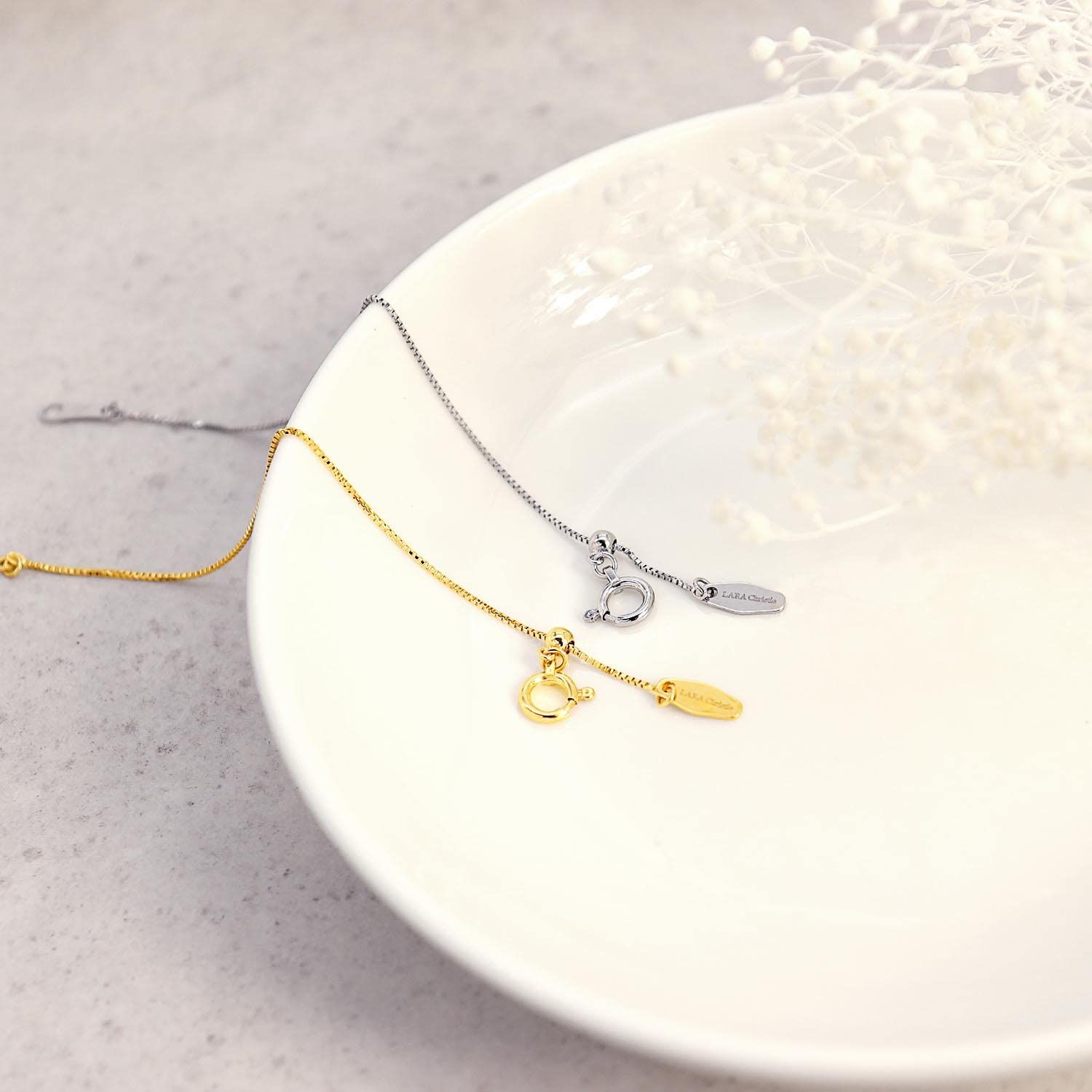 アジャスター ララクリスティー