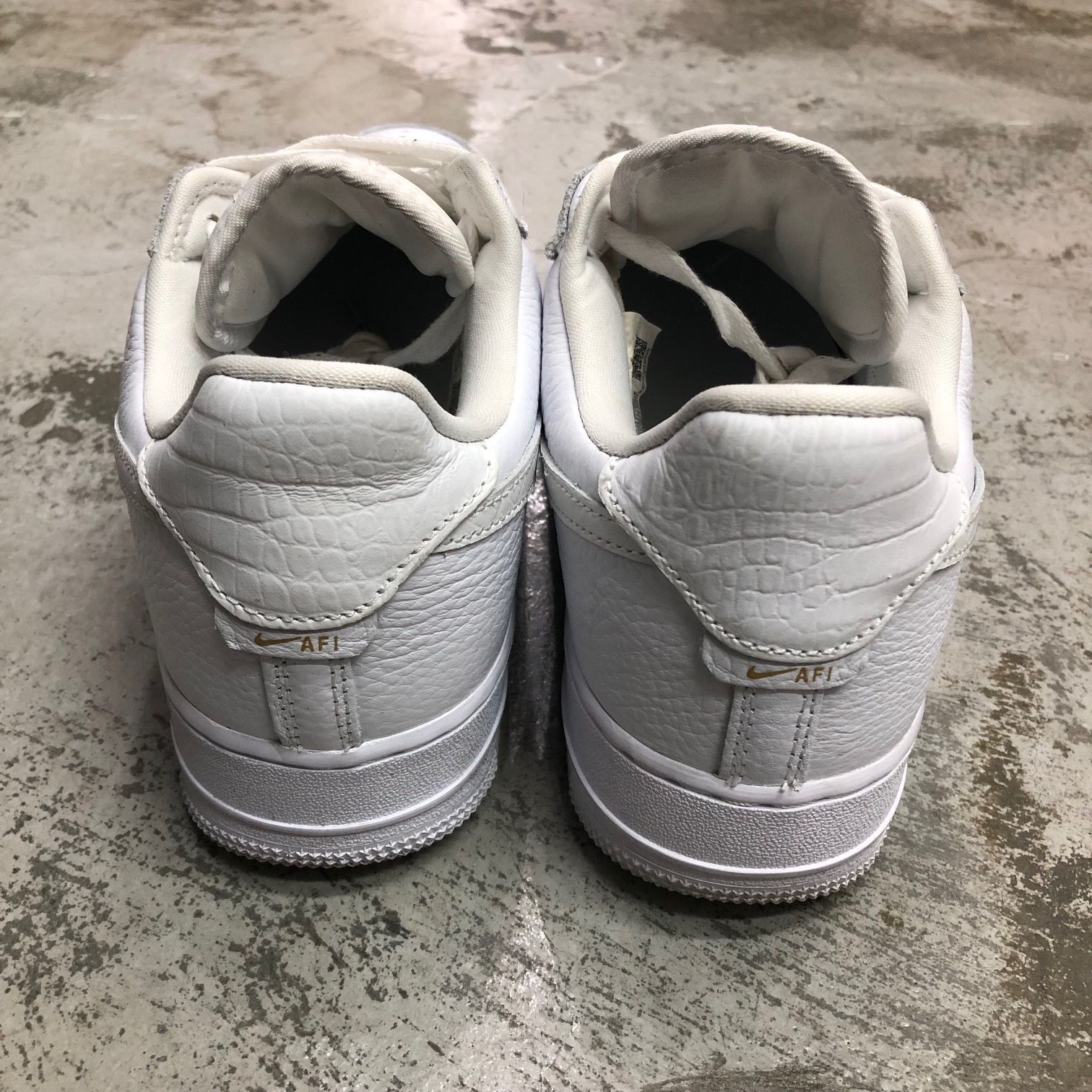 国内正規 NIKE AIR FORCE 1 07 CRAFT cu4865-100 クロコ型押し エア 
