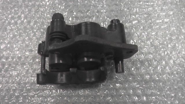 ジグサー250 ED22Y-101xxx の フロントキャリパー 1759895904