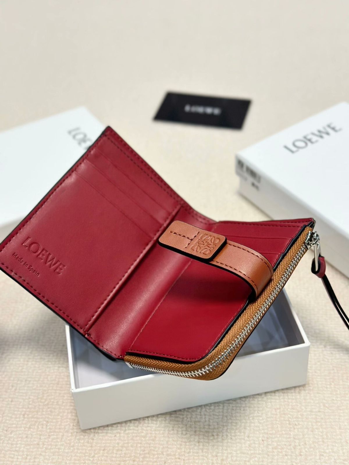 ロイヴィー 牛革ミディアムウォレット