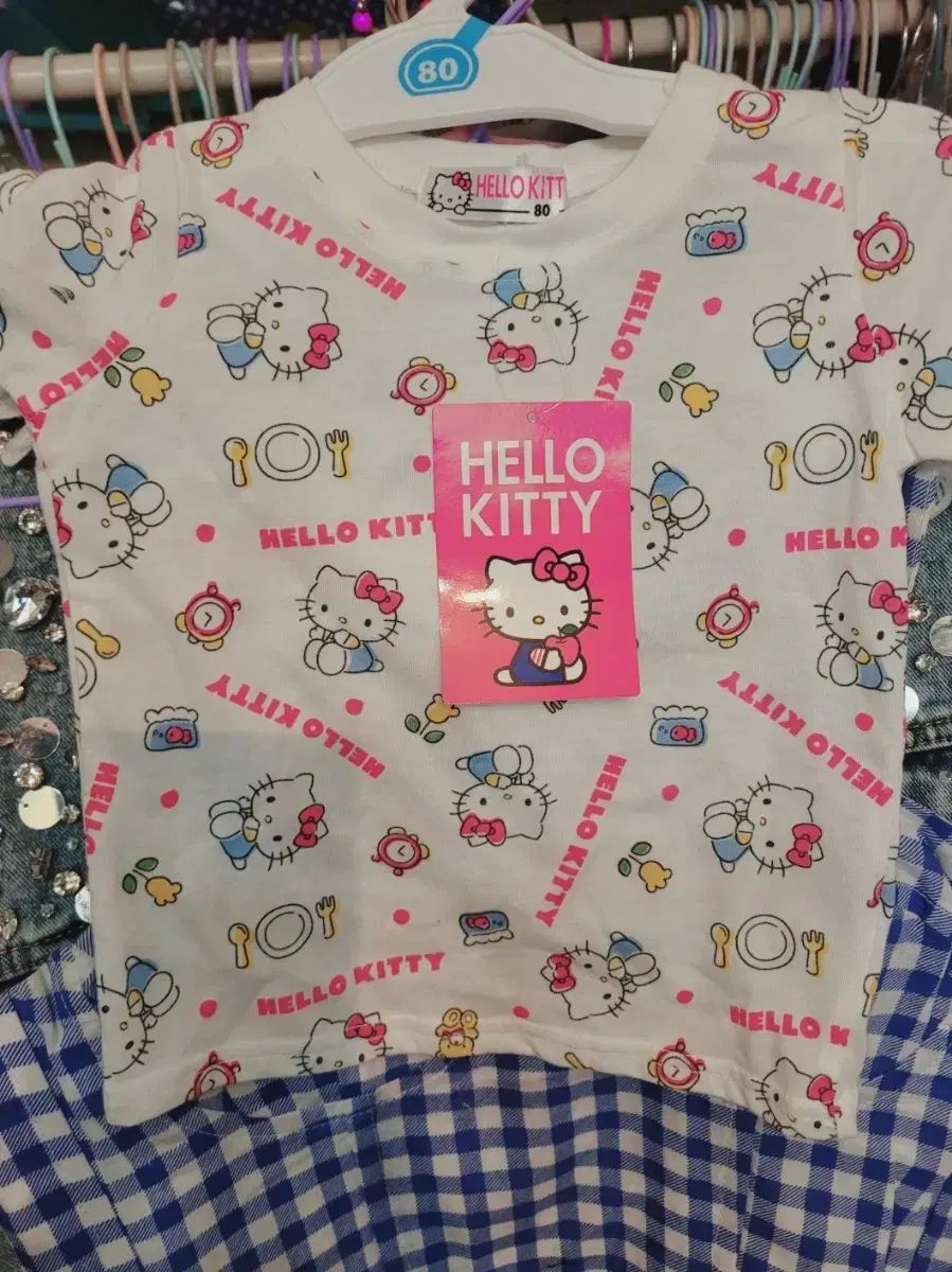 人気SALE，2026 輸入キティTシャツ その他