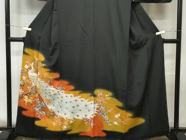 【梅】正絹　黒留袖　五つ紋　美品　縮緬　手刺繍　上質　雅　色紙重ね　作家物 平和屋着物□豪華黒留袖 駒刺繍 孔雀枝梅文 暈し染め 金彩 正絹