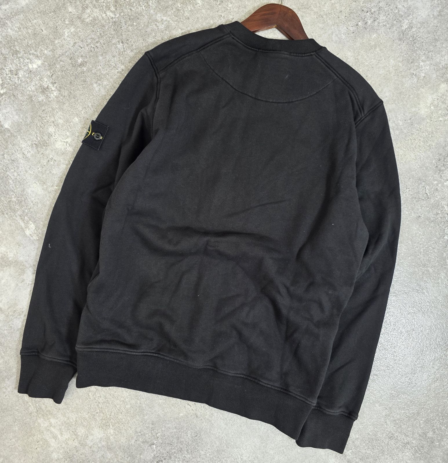 24AW STONE ISLAND(ストーンアイランド) バッジワッペン付き スエット 