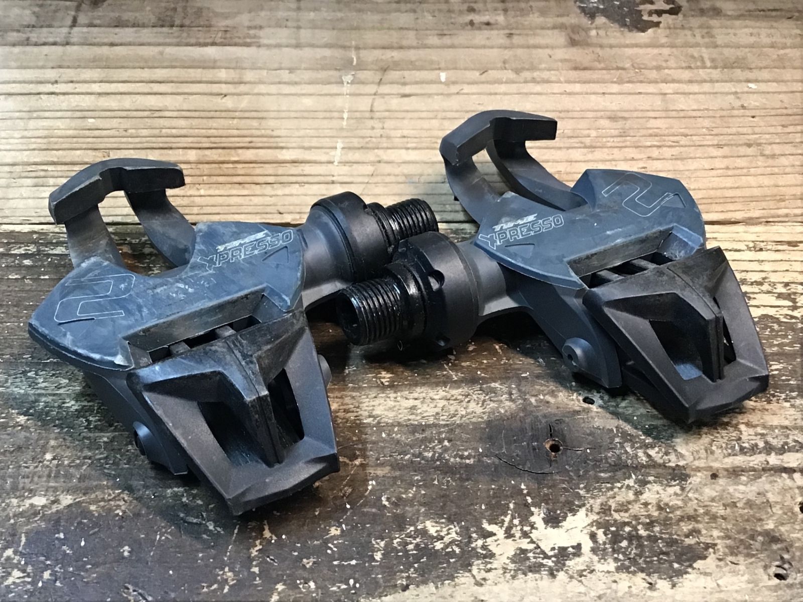 TIME ビンディングペダル 黒/赤 クリート付き ビンディングペダル比較購入ガイド - シマノ / LOOK / TIME