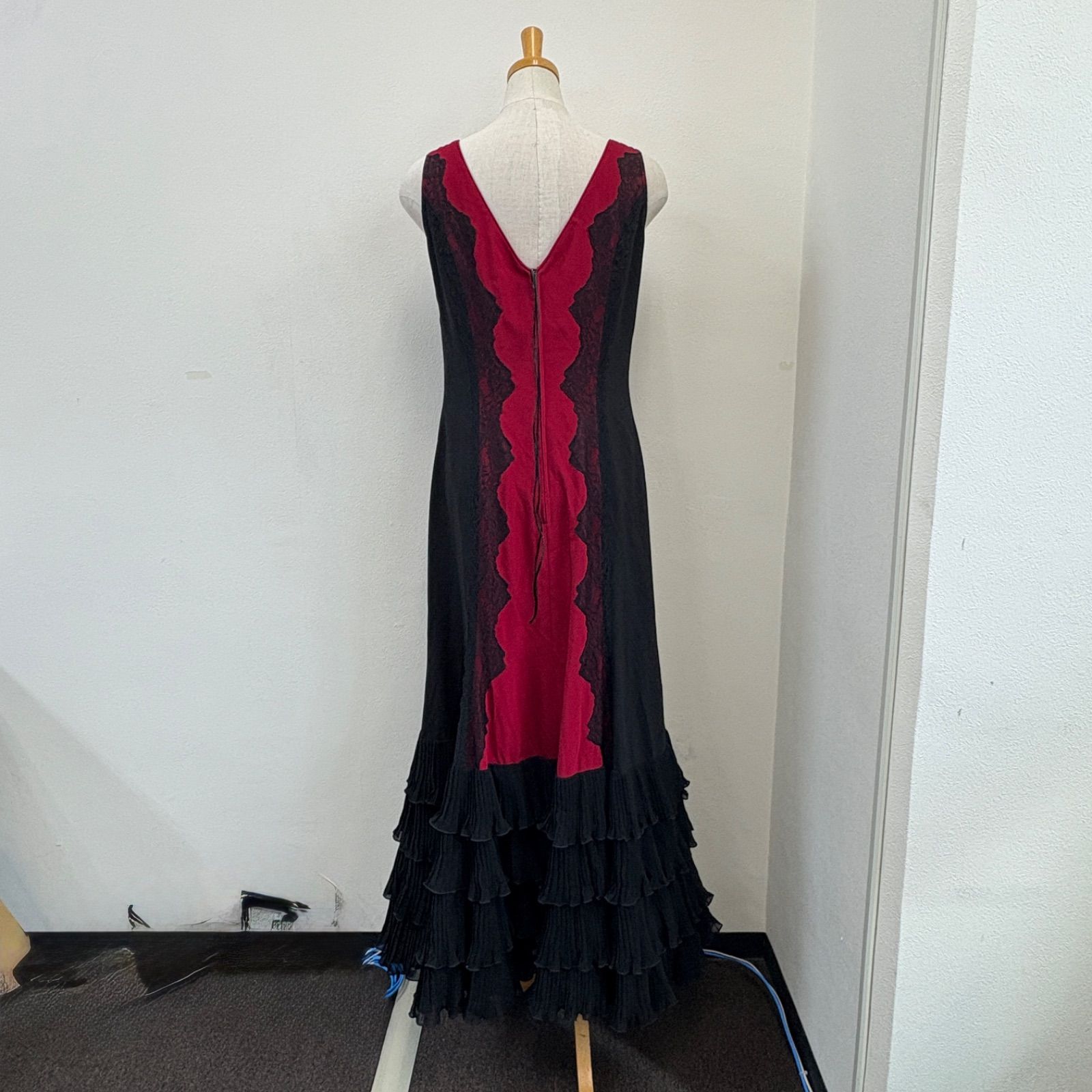 ソニアジョーンズ フラメンコ衣装 ドレス ボルドー 黒 レース 裾フリル ノースリーブ