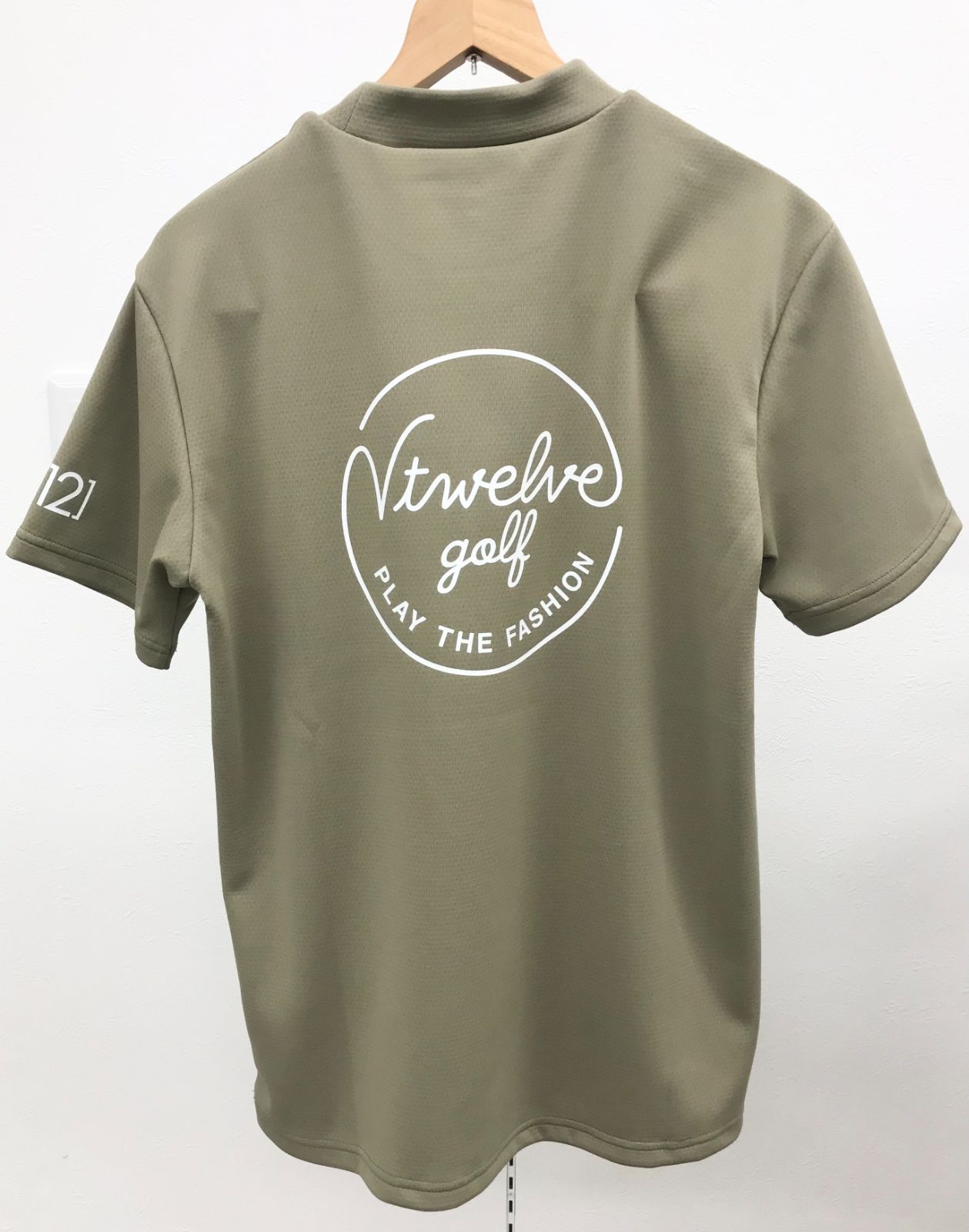 V12 ミッキーデザインモックネックT 半袖 カーキ