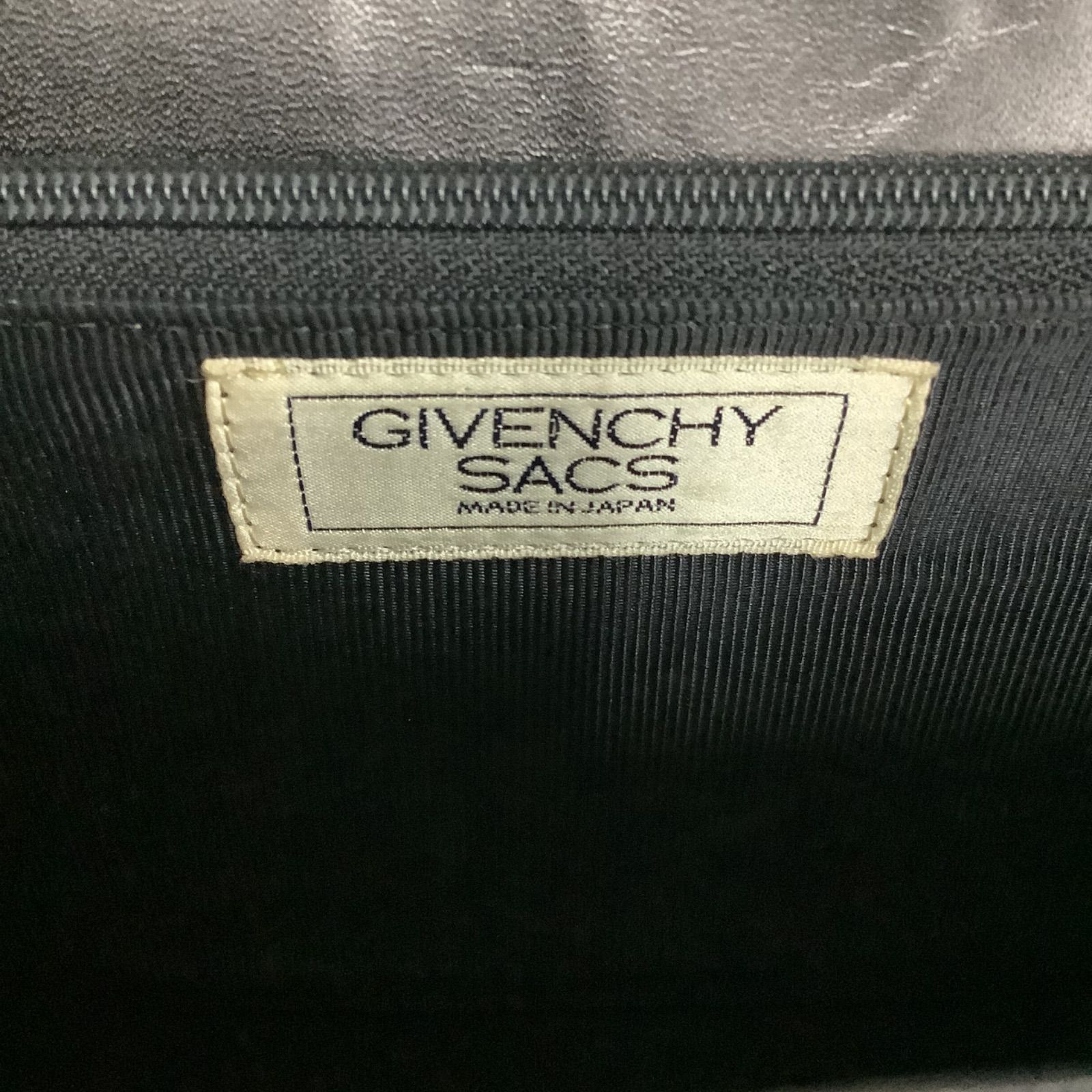 GIVENCHY　コンパクトレザーショルダーバッグ ヴィンテージ 良品】ジバンシーGIVENCHYコンパクトレザーショルダーバッグ