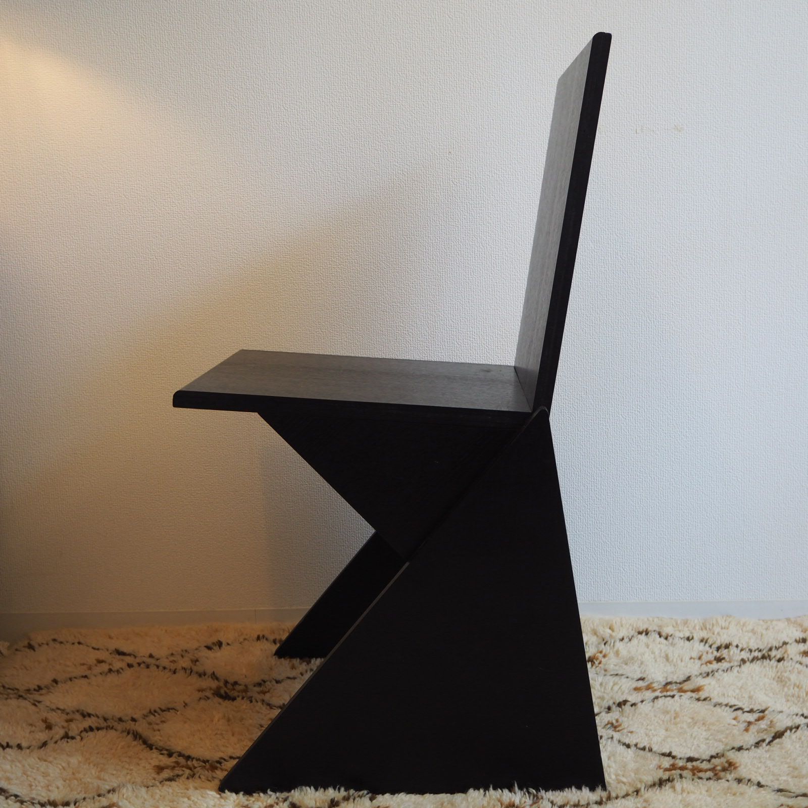 SANKAKU CHAIR by Kodai Iwamoto 岩元航大 岩元航大がデザインした椅子