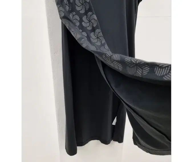 送料無料でお届けします。 EA7 EMPORIO ARMANI