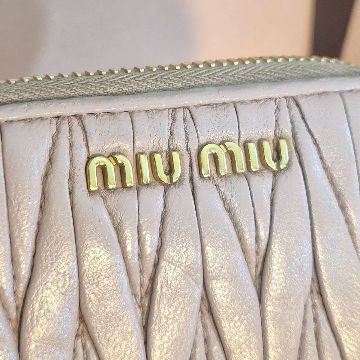 MIU MIU(ミュウミュウ) マテラッセ カードホルダー (フル構成