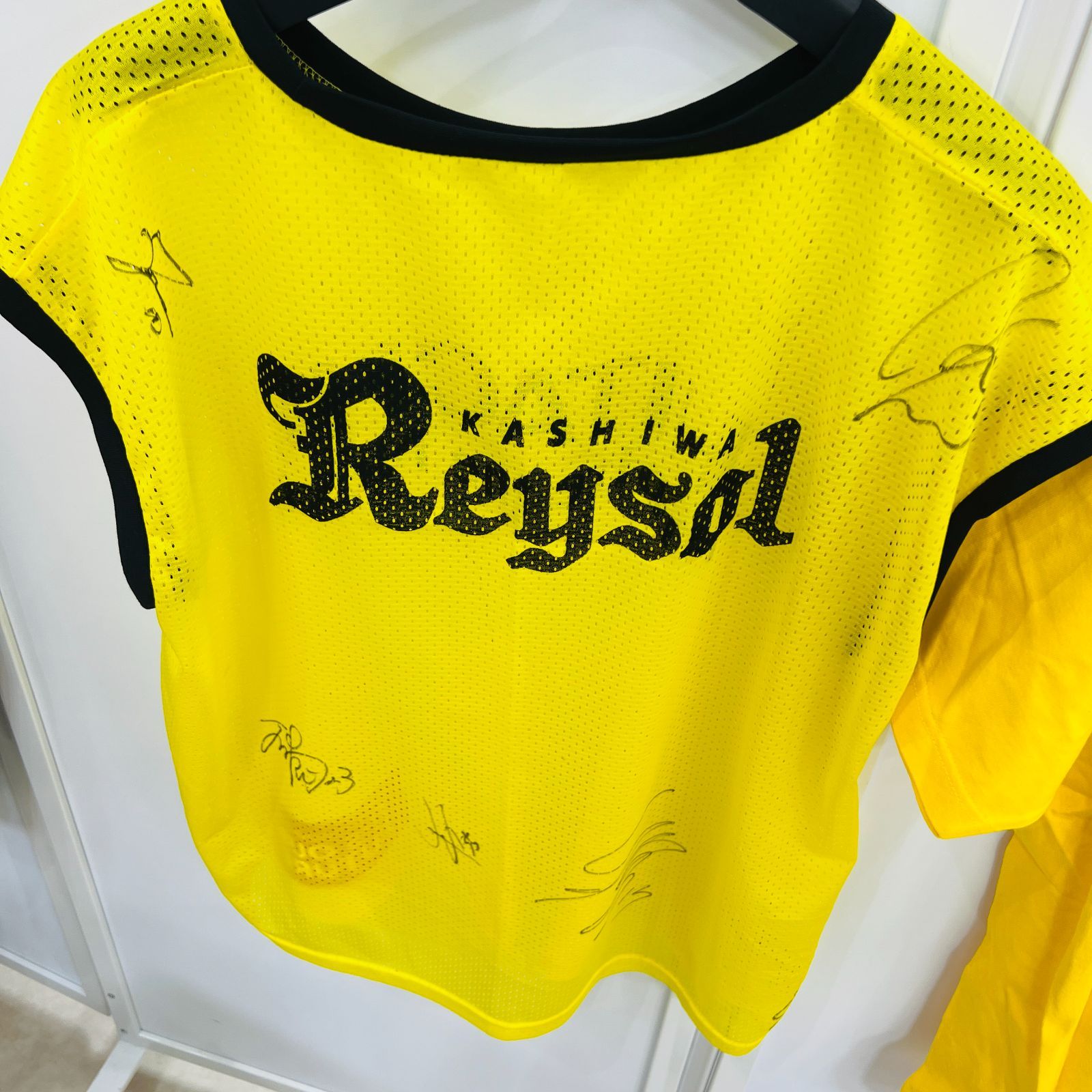 柏レイソル　サイン入りサッカーシャツ 柏レイソル サイン入りサッカーシャツ レア商品】ユニフォーム 柏