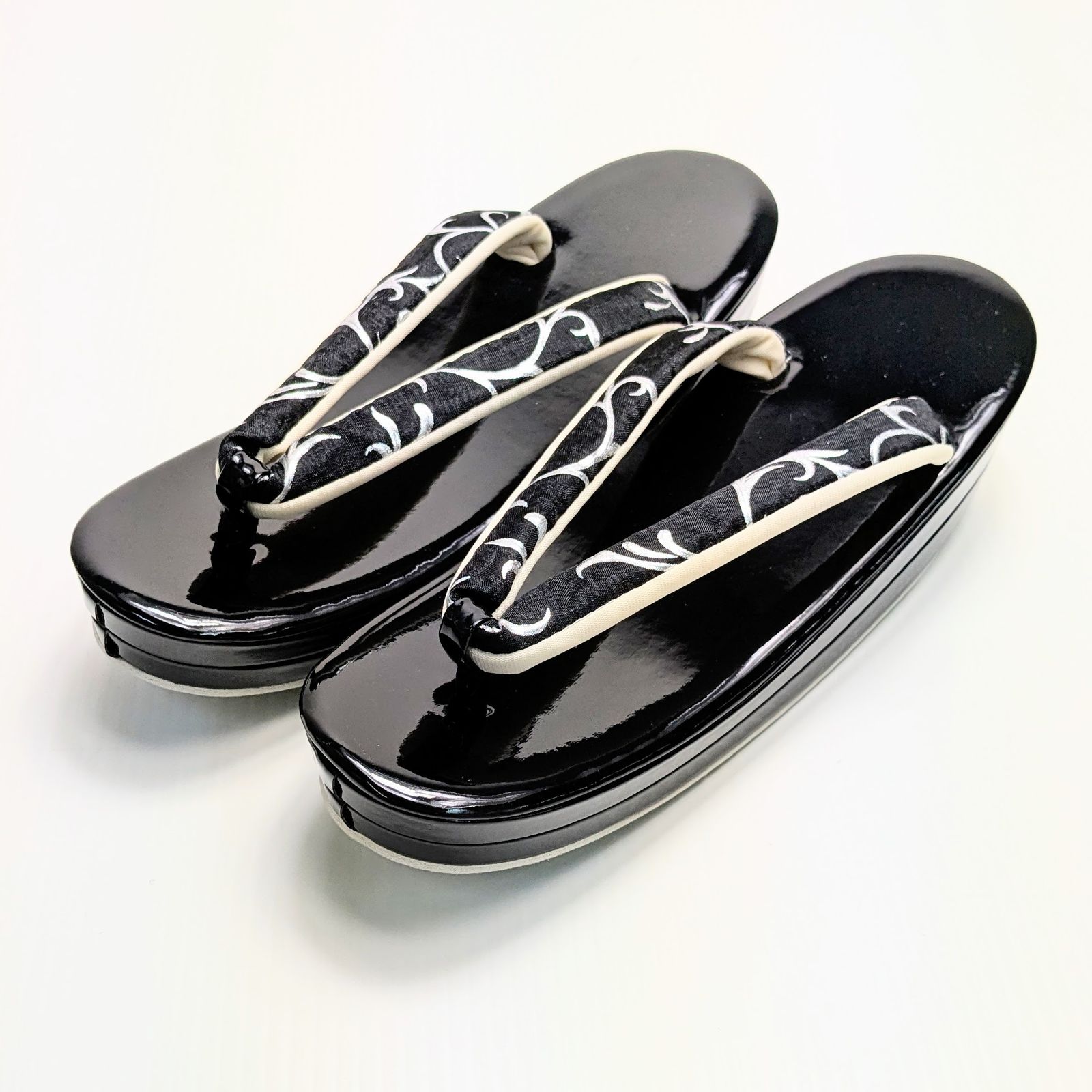 草履バッグセット 帯地 銀彩 唐草 フリーサイズ ブラック×シルバー  