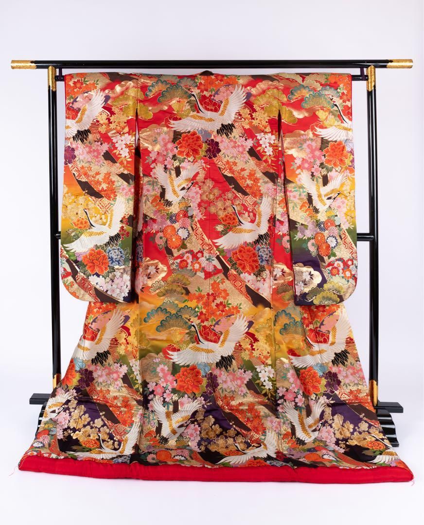 50%OFF! 125,000円→62,500円】花嫁色打掛け 赤.金.紫色/金刺繍 金鶴 