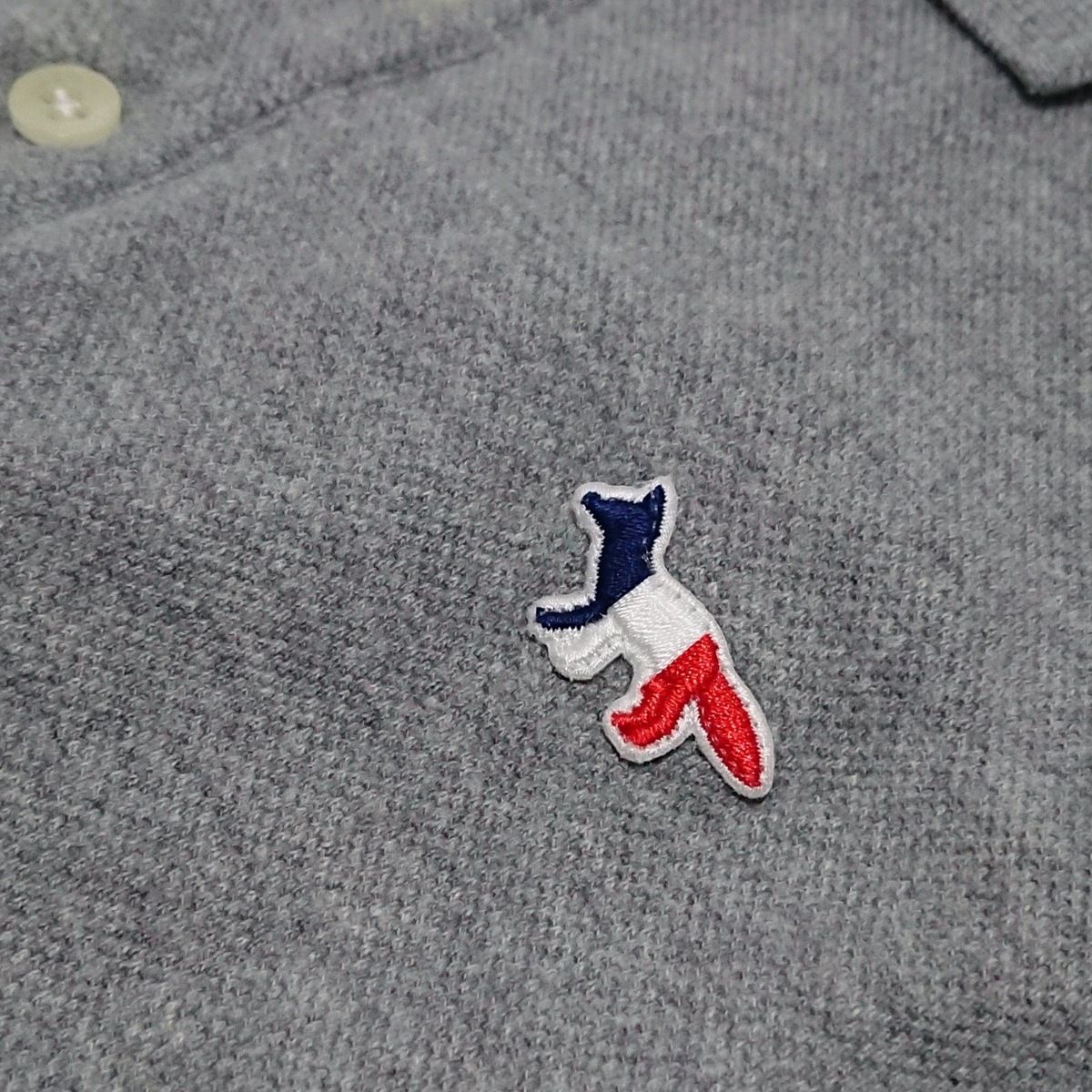 MAISON KITSUNE(メゾンキツネ) 半袖ポロシャツ サイズM メンズ美品 - グレー