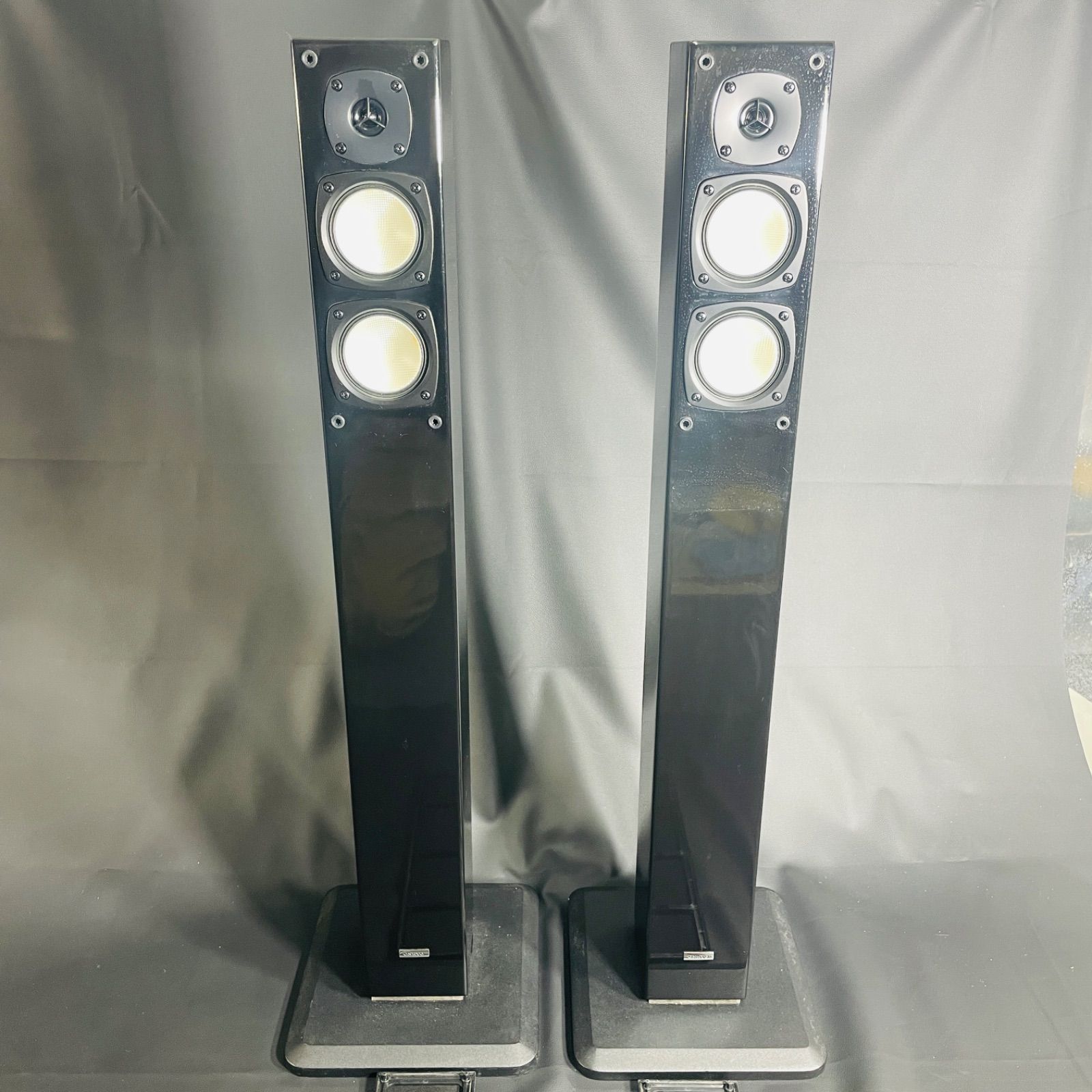 ONKYO. D-108E スタンド型スピーカー 黒ケーブル付き オンキヨー