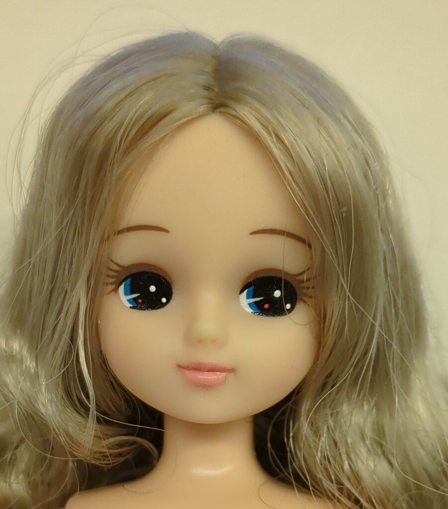 リトルファクトリー リカちゃんキャッスル リカちゃん シルバーカーリーロング真ん中分け