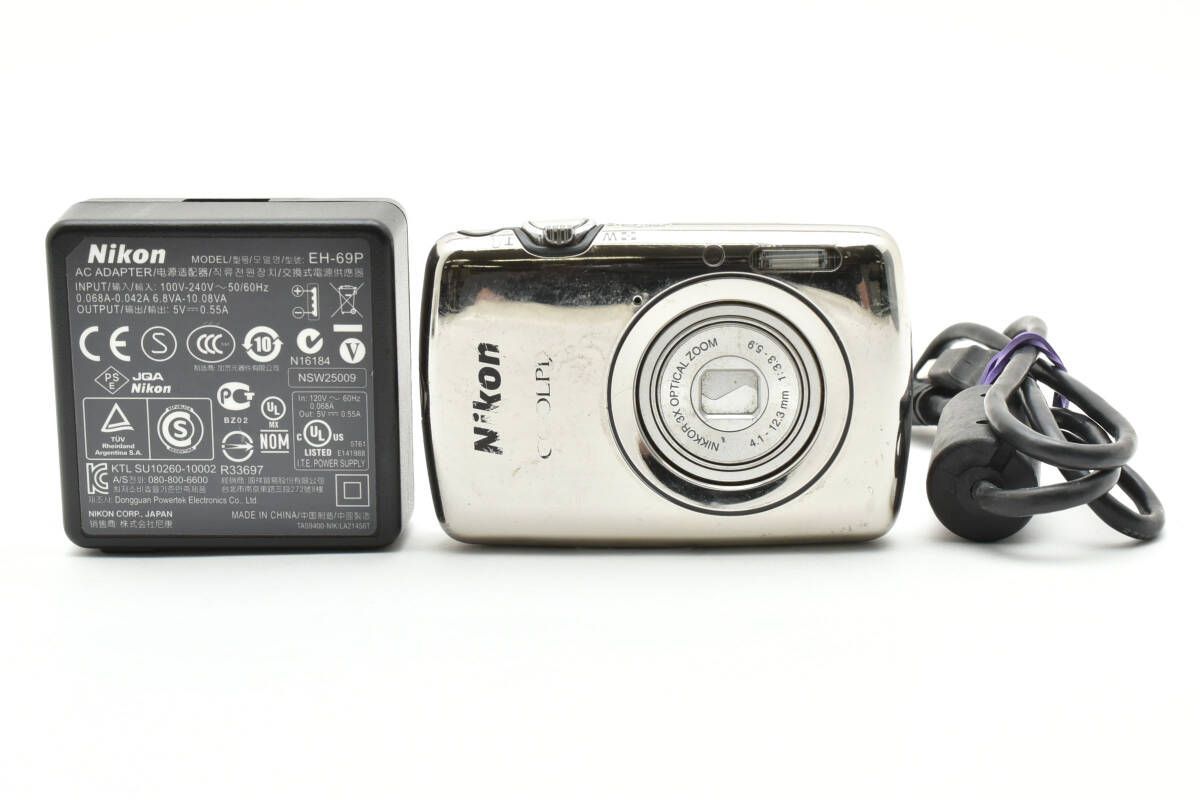 Nikon D5600 ダブルズームキット（中古）バッテリー4つ付 レンズ