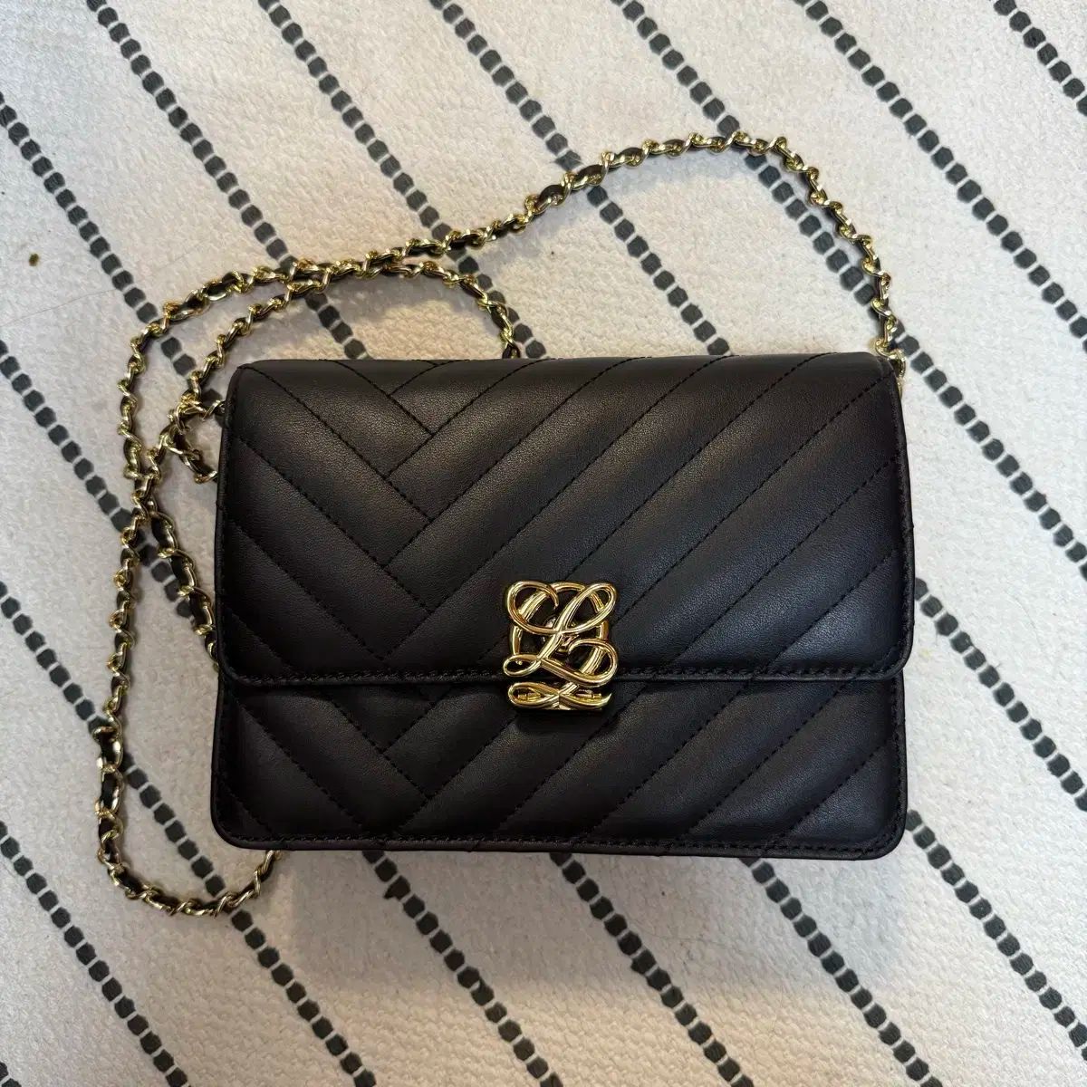 ルイキャトルズ ブラック キルティング チェーン クロスバック