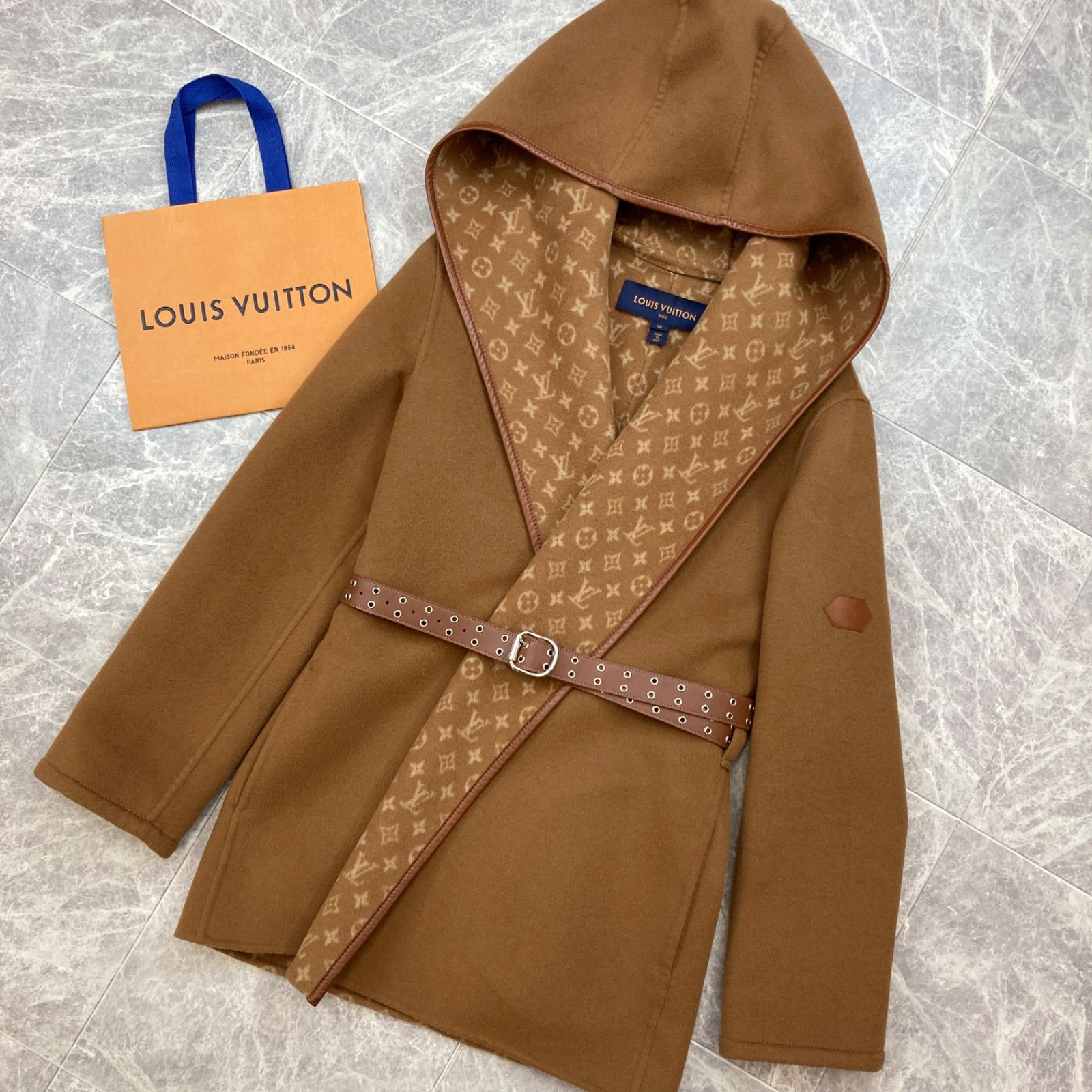 ✨美品✨ LOUIS VUITTON ルイヴィトン ベルテッド フーデッド ラップ 