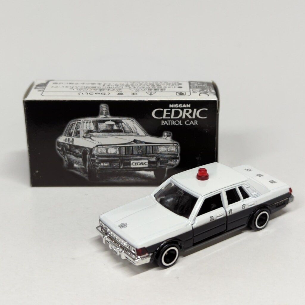 人気のクリスマスアイテムがいっぱい！ トミカ/日本製 トミー イイノ特注 CAR PATROL CEDRIC NISSAN ミニカー