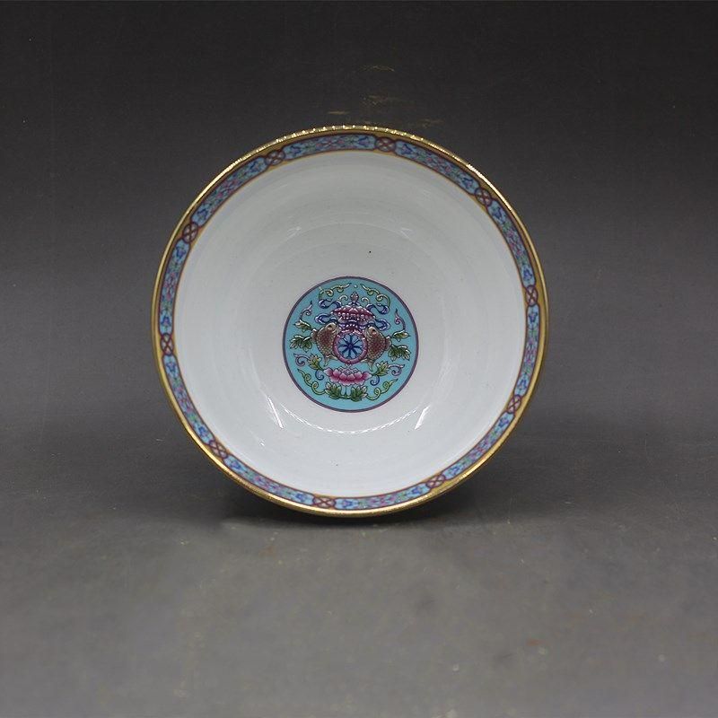 大清乾隆粉彩藍地花卉紋碗 陶磁器 現代工芸品 美術品 置物