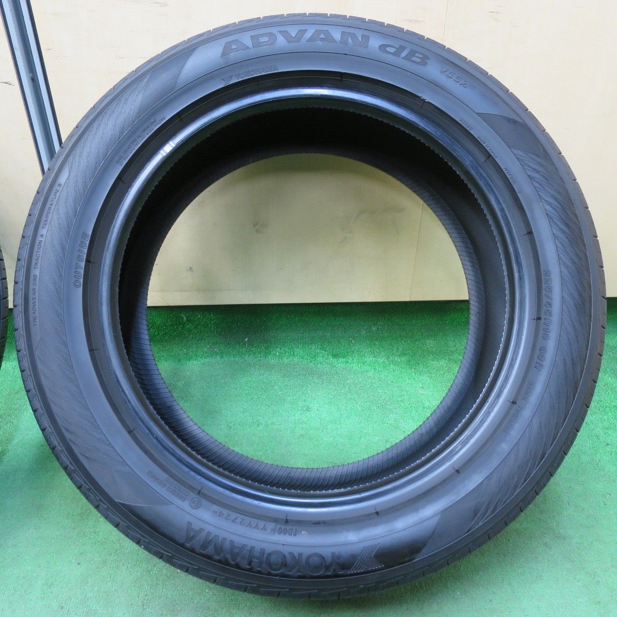 送料無料] バリ溝！24年！ ほぼ新車外し☆225/55R18 ヨコハマ アドバン 