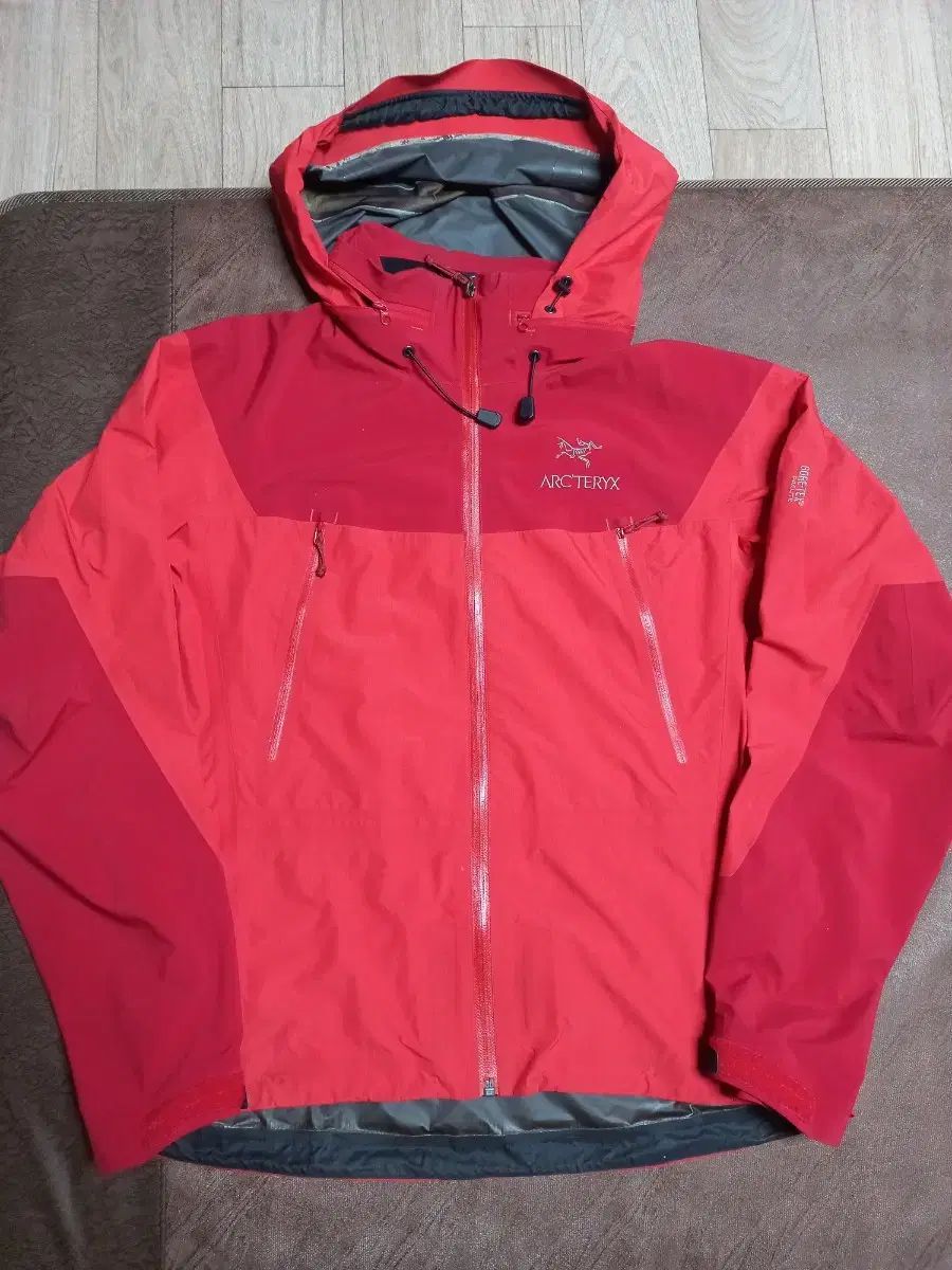 ARC TERYX アークテリクス GORE-TEX₍ゴアテックス ウィンドブレーカー レッド m