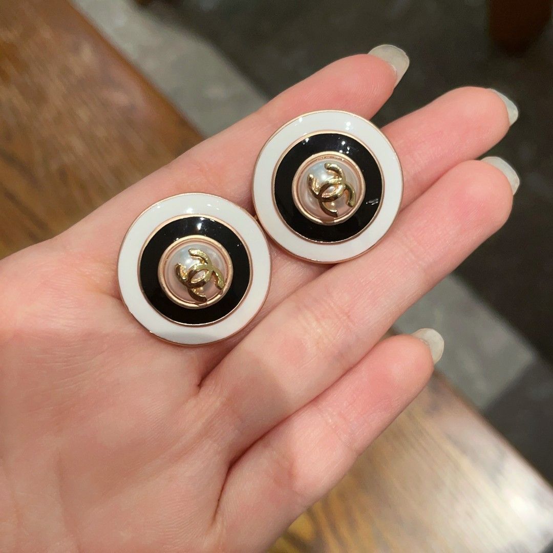 【特別な日の贈り物♪】CHANEL ピアス プレゼントでもらった【 @chanelofficial 】のピアスつけてみた