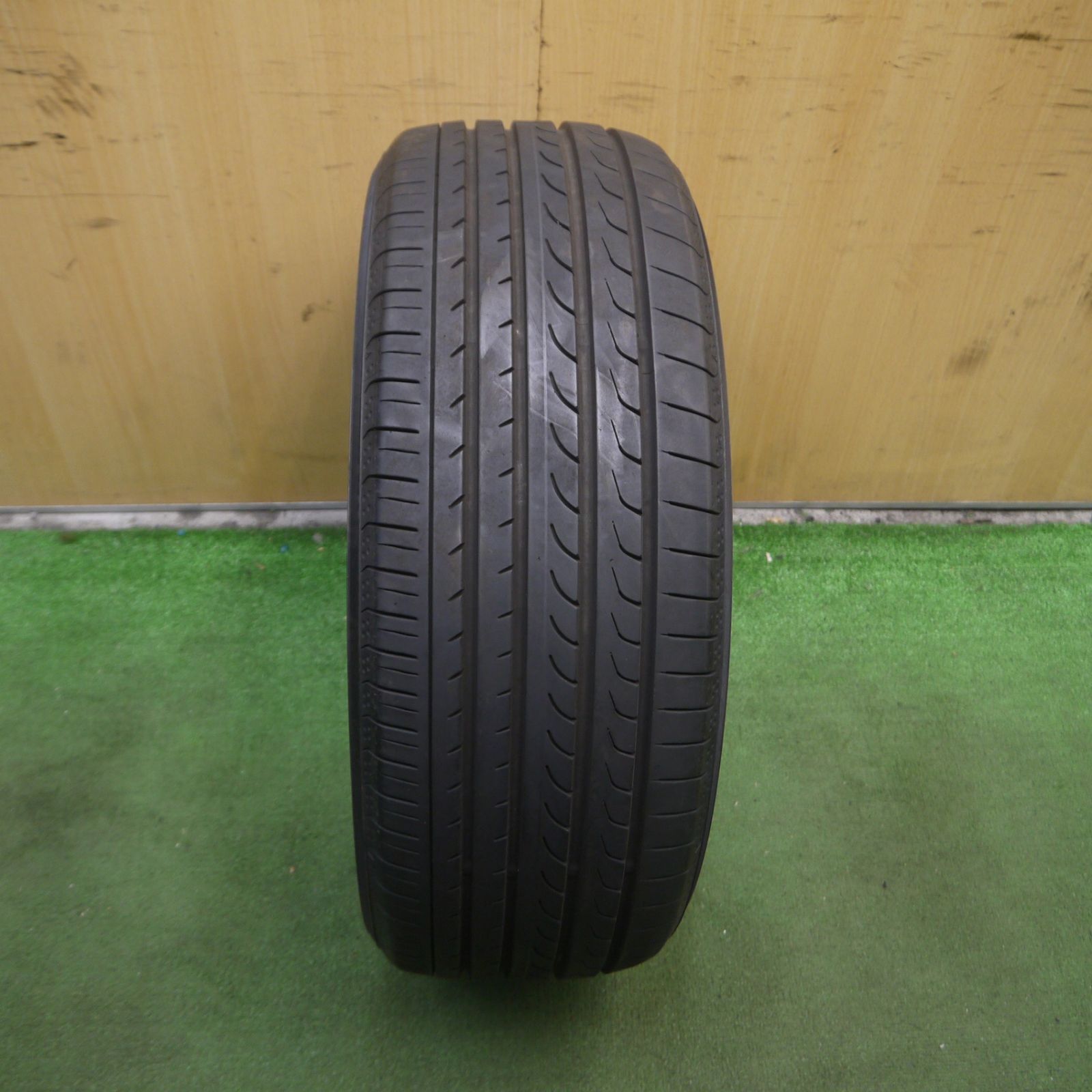 *送料無料* バリ溝！9.5分225/45R19 ヨコハマ ブルーアース RV-02 タイヤ 19インチ スカイライン アテンザ 等4030507Hノタ