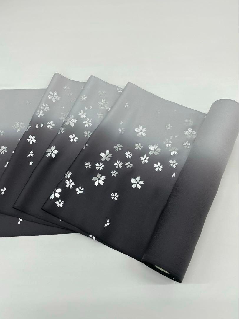 小紋 銀彩 紋意匠 櫻尽くし 霞色× 蝋色 正絹 反物 - メルカリ