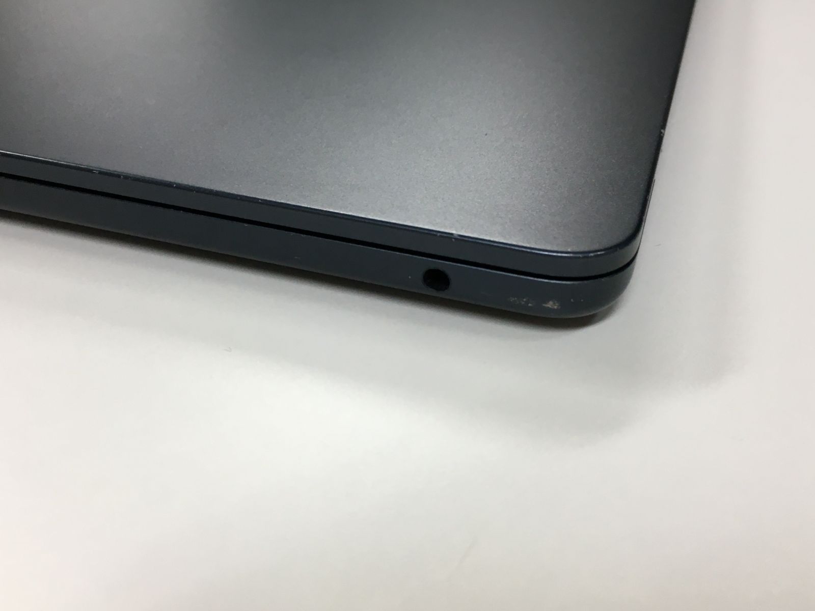 Apple MacBook Air M2 2022 (13インチ,16GB RAM,1TB SSD,8コア