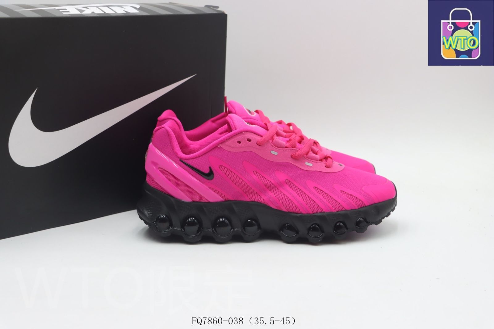 今日特価】ナイキ（Nike）のランニングシューズ ピンクブラック